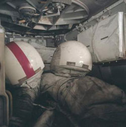 Скафандры членов экспедиции «Апполон-17» после выхода на Луну (фото Space.com)