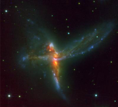 Космическая Птица - результат слияния сразу трех галактик. Фото ESO
