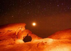 Новость на Newsland: На Марсе и Луне нашли подземные укрытия