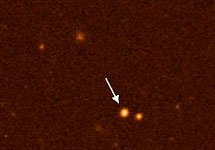 Стрелка указывает на звезду HE0107-5240. Фото с сайта www.space.com