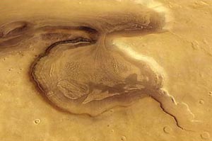 Лед, образовавшийся на поверхности Марса в области Deuteronilus Mensae
