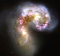 Снимок галактик Антенны в диапазоне видимого света (иллюстрация National Geographic)